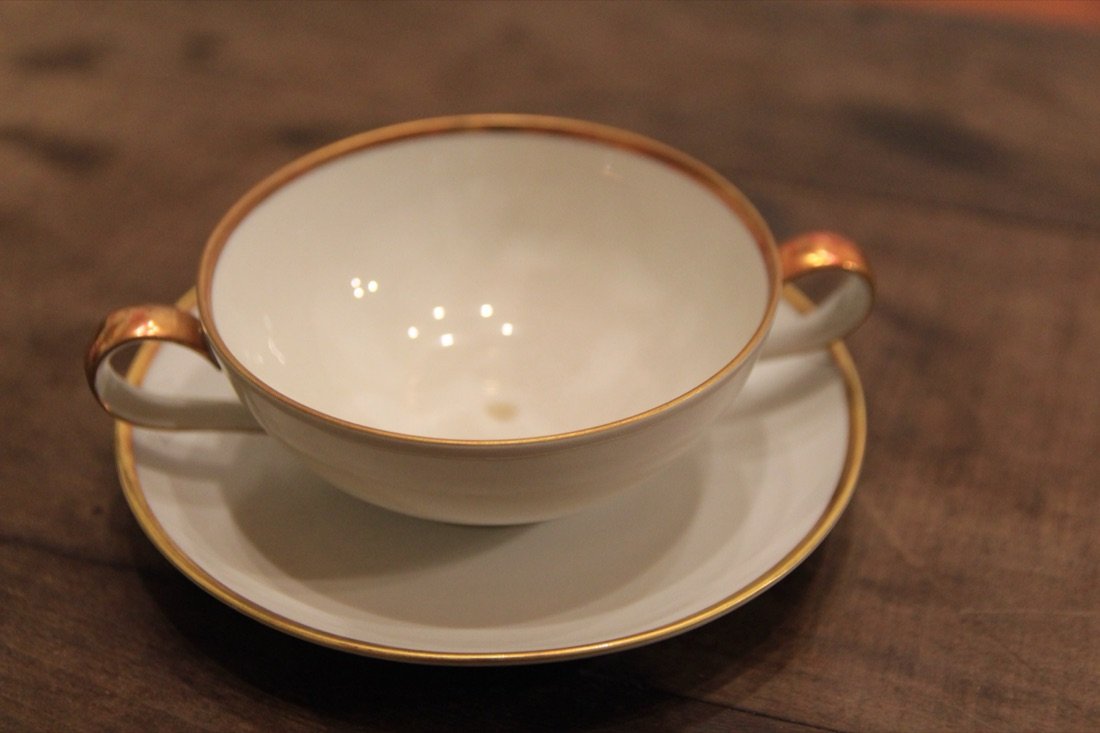 Taza de consomé bávara
