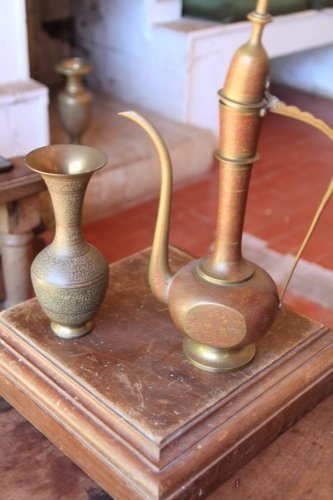 Jarra aftaba y florero de latón y cobre