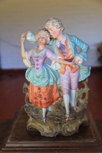 Pareja galante en biscuit