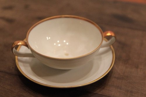Taza de consomé bávara