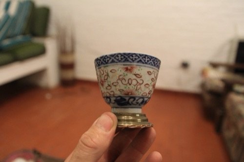 Cuenco Imari sobre pie de metal